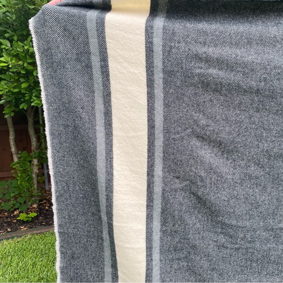 Origaudio Elliston Wool blend blanket with clip on carrier - Picture 4 of 16